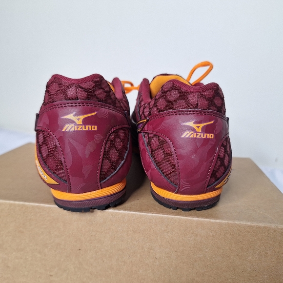 NWB Mizuno brand " The Kizuna" Track and Field running shoes womens size 10. - Picture 2 of 11